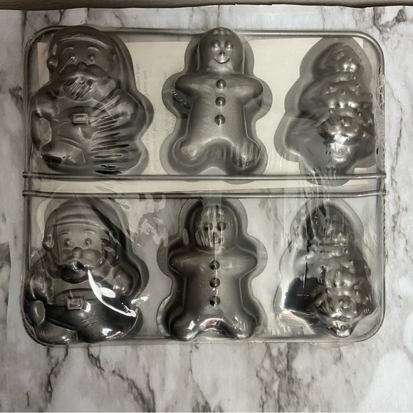 Vintage Christmas Cake Cookie Pan Mold Chicago Metallic Bakeware - Picture 2 of 5